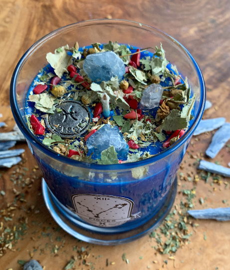 Pisces Zodiac candle. Celestite, Bamboo Coral & Clear Quartz crystals.