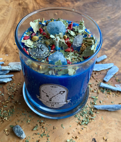 Pisces Zodiac candle. Celestite, Bamboo Coral & Clear Quartz crystals.